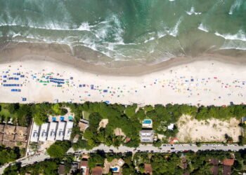 Essa cidade do litoral de São Paulo possui mais casas do que moradores