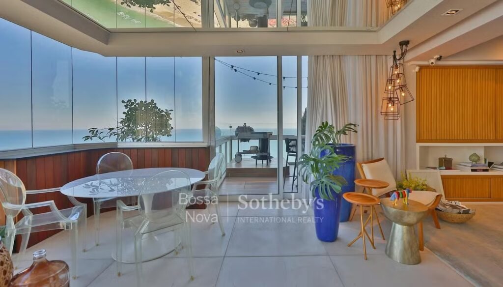 Veja o apartamento que Deborah Secco tenta vender por 9 milhões