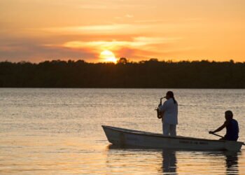 Pôr do sol na famosa Praia do Jacaré, Cabedelo, próximo a João Pessoa, Paraíba, Brasil Créditos: depositphotos.com / contato@caciomurilo.com.br