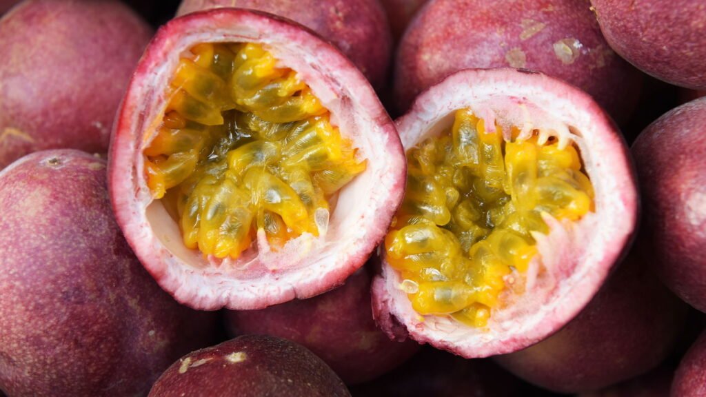 Como ter uma colheita de maracujá saborosa no seu próprio jardim