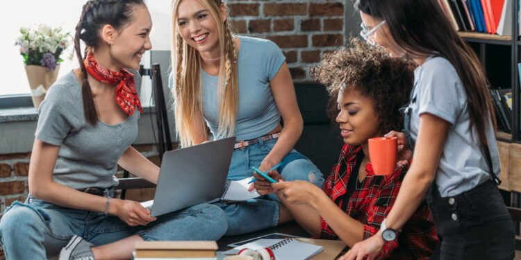 Conheça as cidades do Brasil com o maior número de mulheres