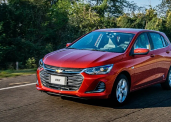 Chevrolet anuncia paralisação na produção do Onix