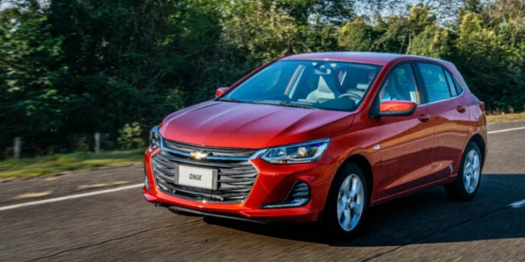 Chevrolet anuncia paralisação na produção do Onix