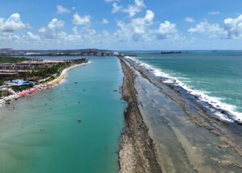 O paraíso nordestino que conquista turistas por ter uma das praias mais bonitas do Brasil