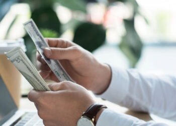 Consulta ao abono salarial PIS-Pasep 2025 é liberada, veja quem tem direito