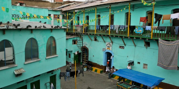 Essa cidade existe dentro de uma prisão, entenda