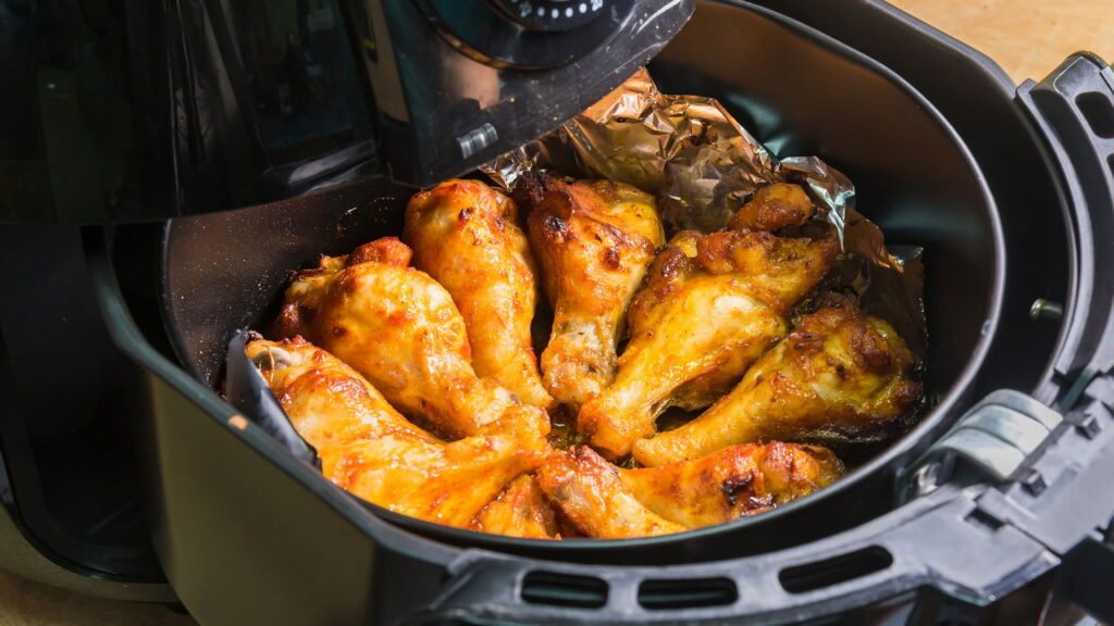 Entenda se pode colocar líquidos na Air Fryer e quais os riscos