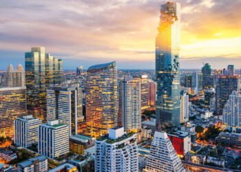 Conheça a cidade onde o transporte público é feito por bondes aquáticos