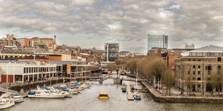Conheça a cidade onde ônibus são movidos a restos de comida