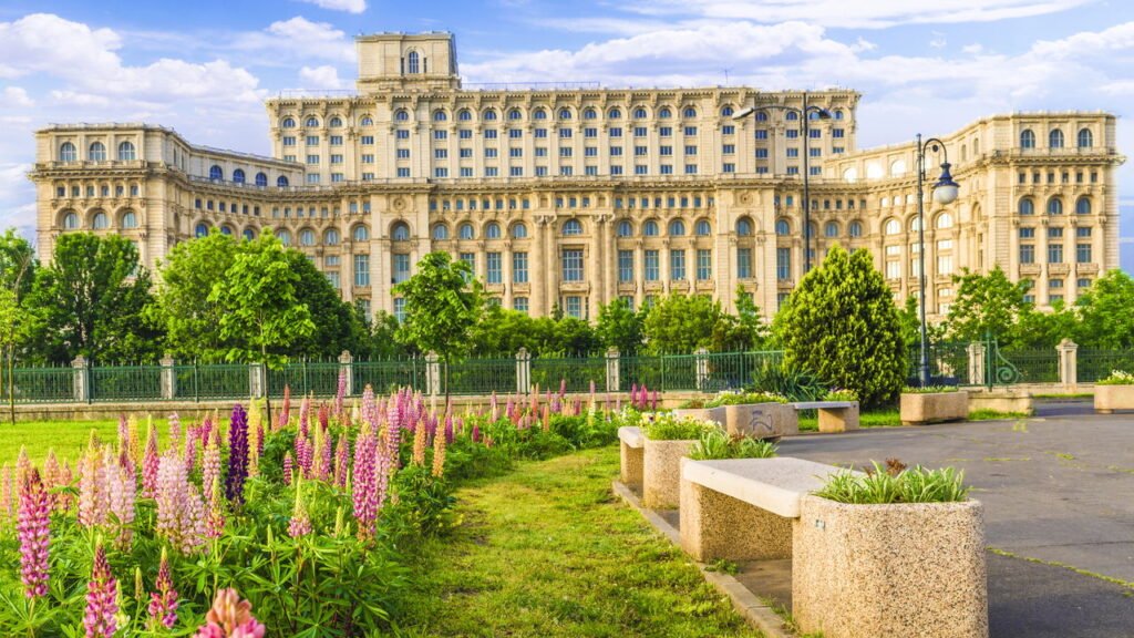 Conheça o destino europeu acessível para viajar sem gastar muito