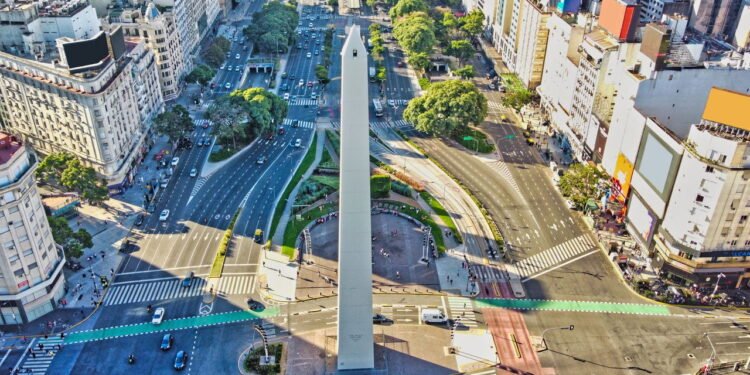 Conheça a cidade onde moradores pagam aluguel com arte