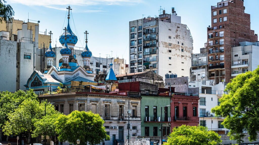 Conheça a cidade onde moradores pagam aluguel com arte