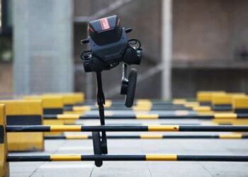 Você já viu um robô subir escadas? Conheça o Tron 1!