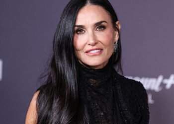 Quanto Demi Moore acumulou de fortuna com anos na indústria do cinema?