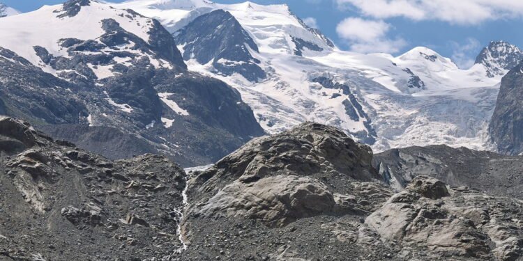 Como a Suiça está tentando diminuir o derretimento das geleiras?