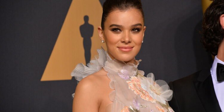 Hailee Steinfeld é a atriz mais bem paga de 2025 e aumenta patrimônio