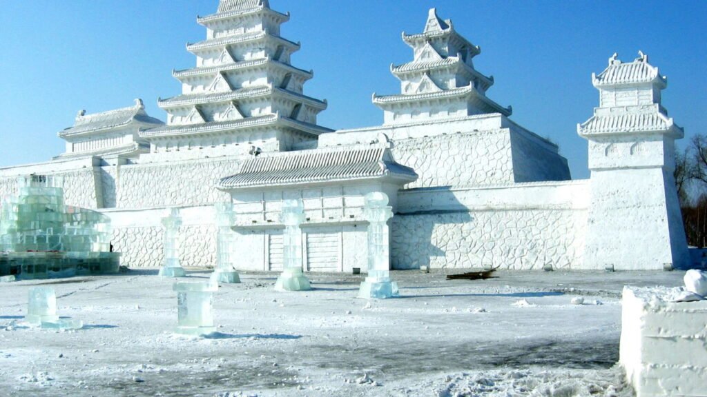 Conheça a cidade que usa gelo como material de construção durante o ano todo