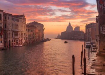 Conheça a cidade onde os moradores se comunicam por espelhos