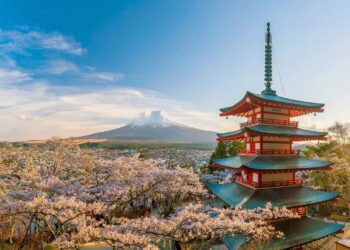 Conheça a cidade que fica no meio de um redemoinho