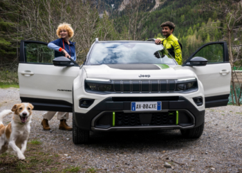 Nova versão híbrida do Jeep Avanger causa expectativa para chegada no Brasil