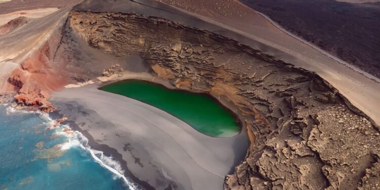 Conheça a cidade que possui suas construções em cima de lava vulcânica