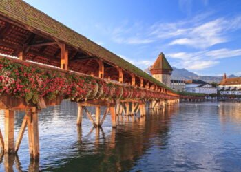Conheça a cidade onde todas as pontes são de madeira
