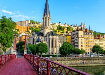 Conheça a cidade onde os postes de luz acendem com aplausos