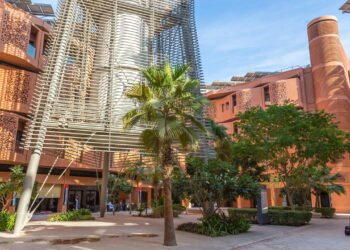 Conheça a cidade que funciona inteiramente com energia solar