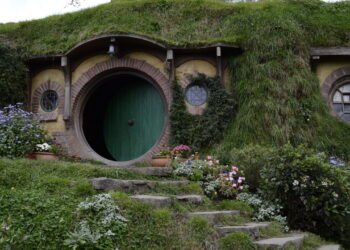 Conheça a cidade onde os moradores vivem dentro de cavernas