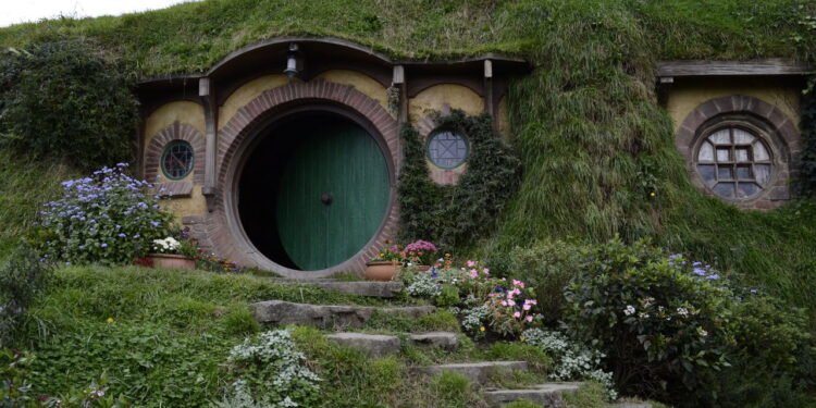 Conheça a cidade onde os moradores vivem dentro de cavernas