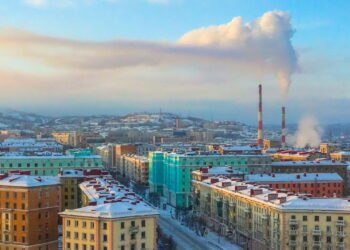 Conheça a cidade onde o céu nunca fica escuro