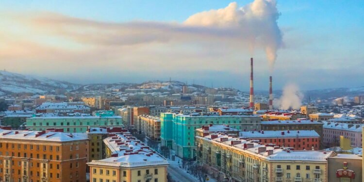 Conheça a cidade onde o céu nunca fica escuro