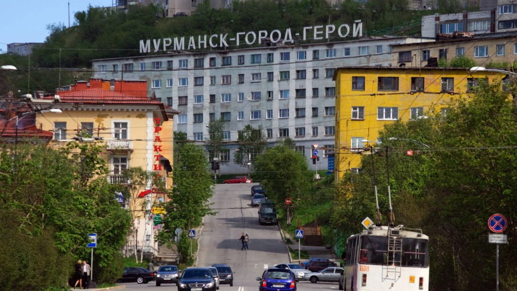 Conheça a cidade onde o céu nunca fica escuro