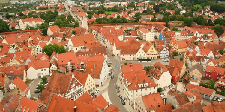 Essa cidade fica em uma cratera de meteorito