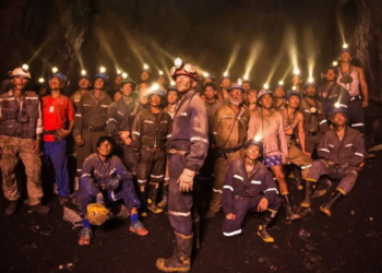 Conheça o filme que conta a história dos 33 mineradores chilenos que ficaram presos