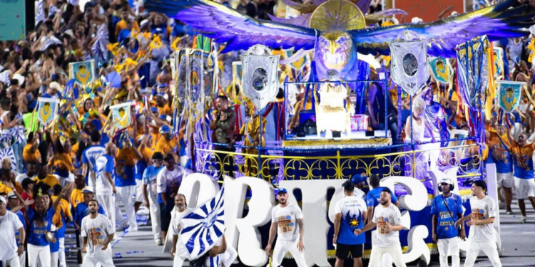 Essa é a escola de samba com maior torcida do carnaval