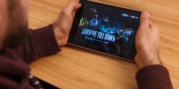 Astro de Euphoria negocia para estrelar Resident Evil