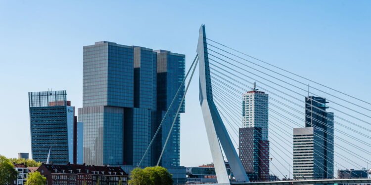 A cidade com casas empilhadas em blocos como peças de Tetris