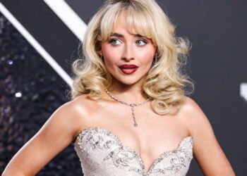 Sabrina Carpenter alcançou o topo e acumulou patrimônio milionário