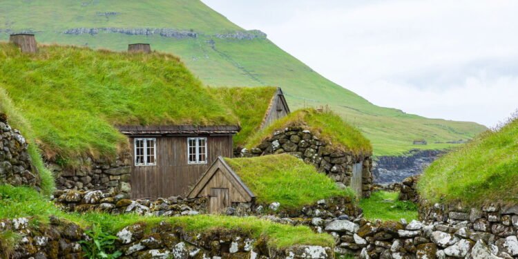 Conheça o vilarejo onde as casas são todas cobertas de grama