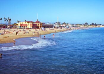 Conheça a cidade onde a gravidade não parece funcionar