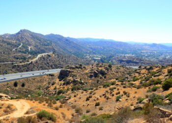 Essa cidade foi construída com lixo reciclado