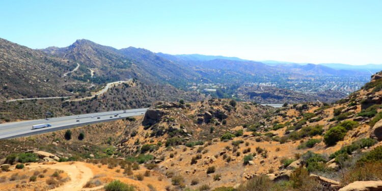Essa cidade foi construída com lixo reciclado
