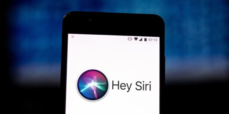 Apple adia lançamento de novos recursos de IA para Siri