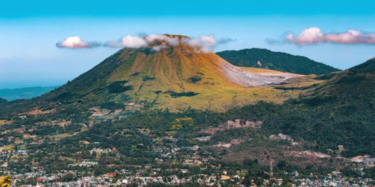 Conheça a cidade onde os mortos são enterrados dentro das casas