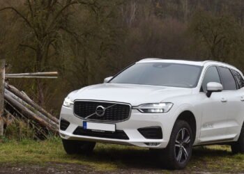 Volvo XC60 2026 traz mais luxo e mais tecnologia, veja detalhes
