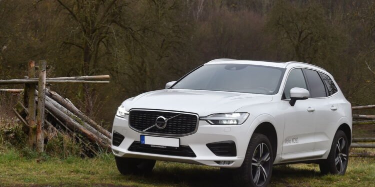Volvo XC60 2026 traz mais luxo e mais tecnologia, veja detalhes