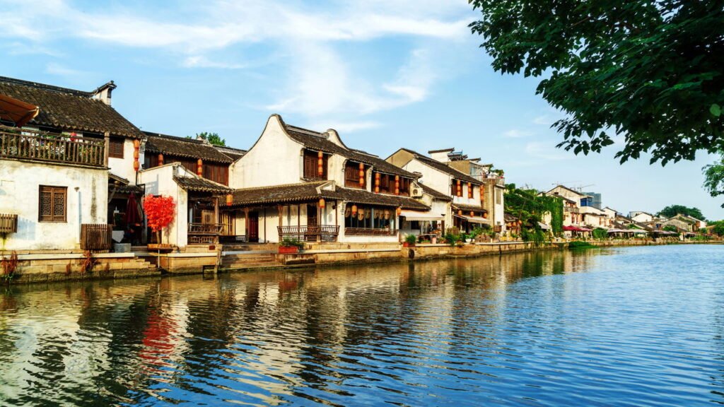 Conheça a cidade onde a água corre por canais dentro das casas