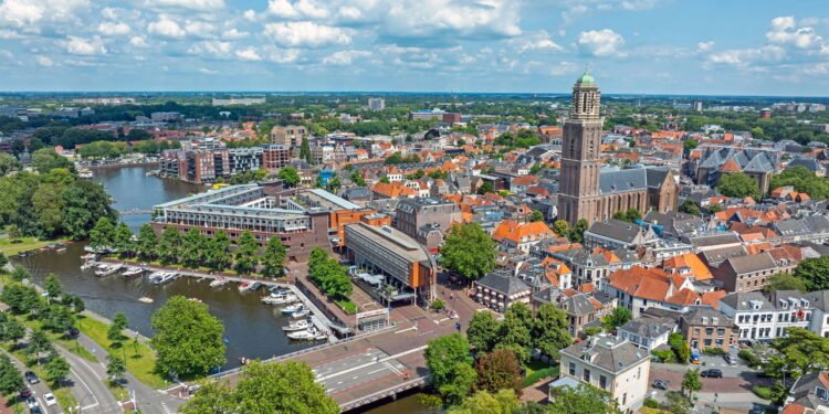 Conheça a cidade onde as ruas são feitas de plástico reciclado