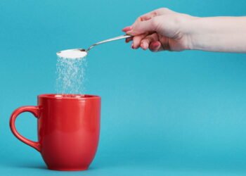 Adoçante sem calorias pode aumentar a vontade por doces, entenda